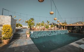 555 Hotel Clubbing Adults Only